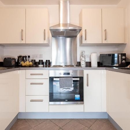 Caliber Stays Birmingham Bliss - Medusa Suite Apartments - Central 2-Bed Retreat - City Attractions, Sleeps 4, Free Netflix, Nearby Parking & Close Proximity - Bullring, Grand Central, The Cube - 5 Minutes Walk 외부 사진