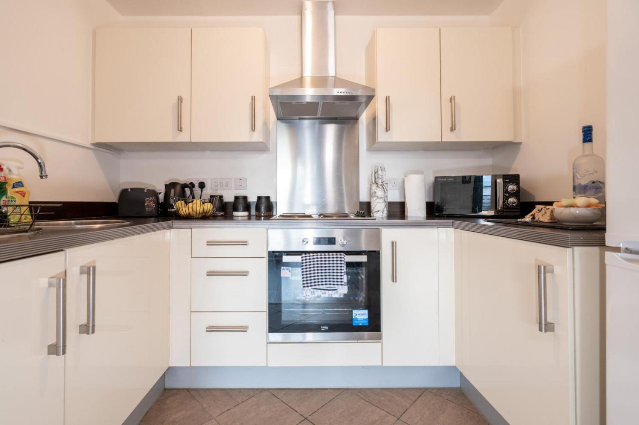 Caliber Stays Birmingham Bliss - Medusa Suite Apartments - Central 2-Bed Retreat - City Attractions, Sleeps 4, Free Netflix, Nearby Parking & Close Proximity - Bullring, Grand Central, The Cube - 5 Minutes Walk 외부 사진