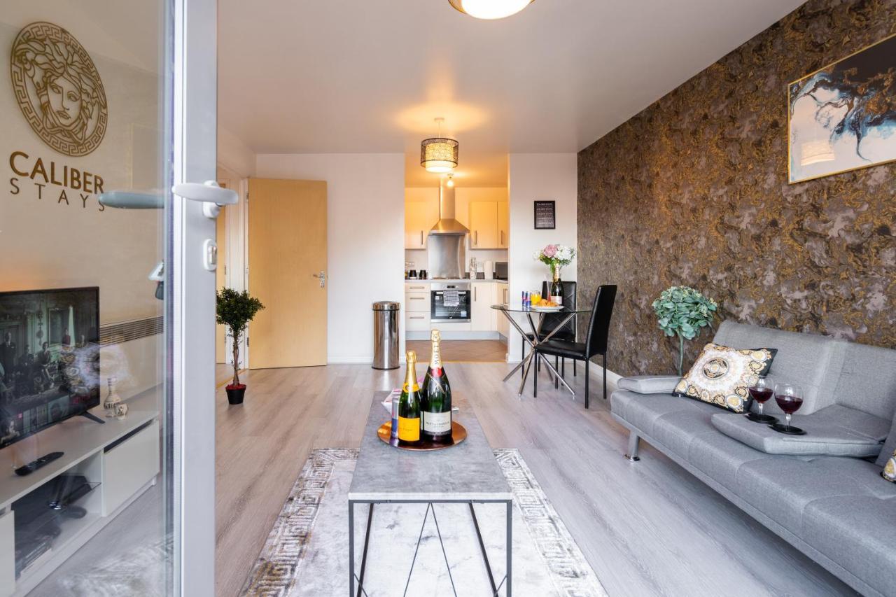 Caliber Stays Birmingham Bliss - Medusa Suite Apartments - Central 2-Bed Retreat - City Attractions, Sleeps 4, Free Netflix, Nearby Parking & Close Proximity - Bullring, Grand Central, The Cube - 5 Minutes Walk 외부 사진
