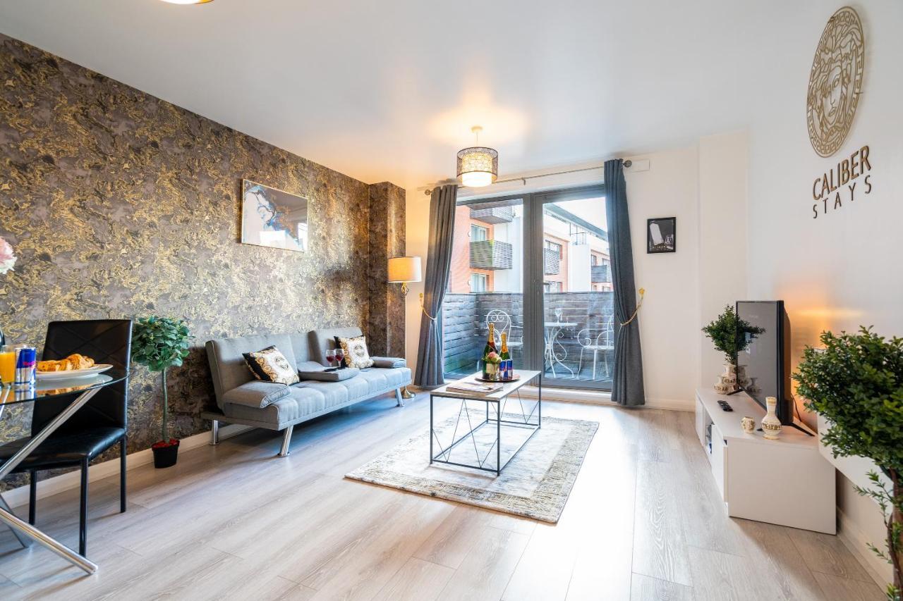 Caliber Stays Birmingham Bliss - Medusa Suite Apartments - Central 2-Bed Retreat - City Attractions, Sleeps 4, Free Netflix, Nearby Parking & Close Proximity - Bullring, Grand Central, The Cube - 5 Minutes Walk 외부 사진