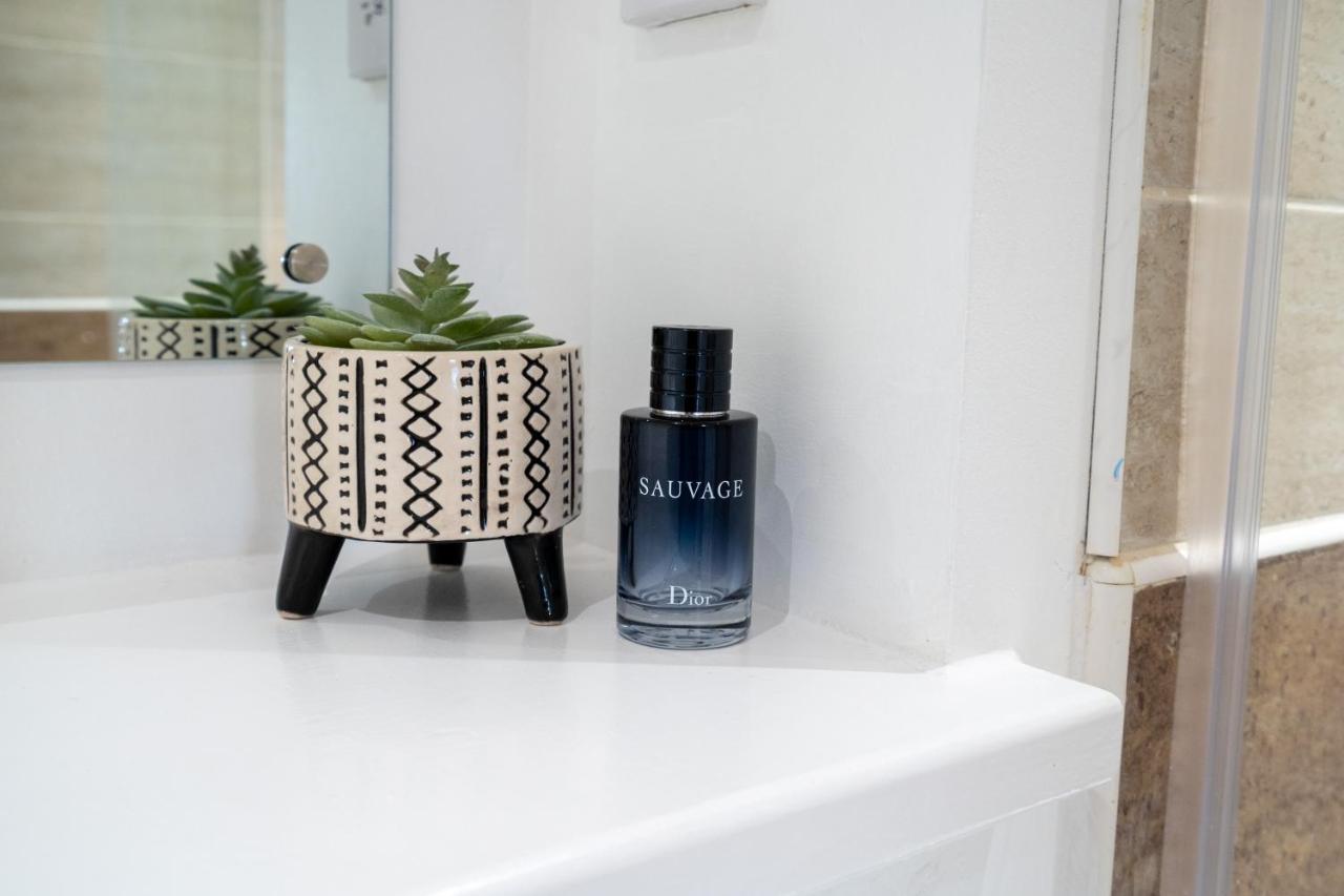 Caliber Stays Birmingham Bliss - Medusa Suite Apartments - Central 2-Bed Retreat - City Attractions, Sleeps 4, Free Netflix, Nearby Parking & Close Proximity - Bullring, Grand Central, The Cube - 5 Minutes Walk 외부 사진