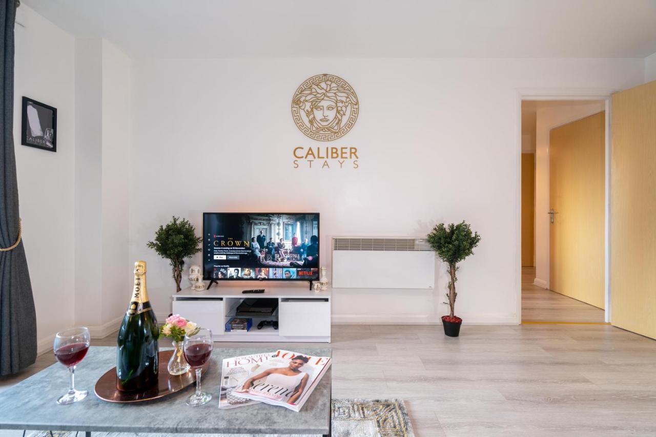 Caliber Stays Birmingham Bliss - Medusa Suite Apartments - Central 2-Bed Retreat - City Attractions, Sleeps 4, Free Netflix, Nearby Parking & Close Proximity - Bullring, Grand Central, The Cube - 5 Minutes Walk 외부 사진