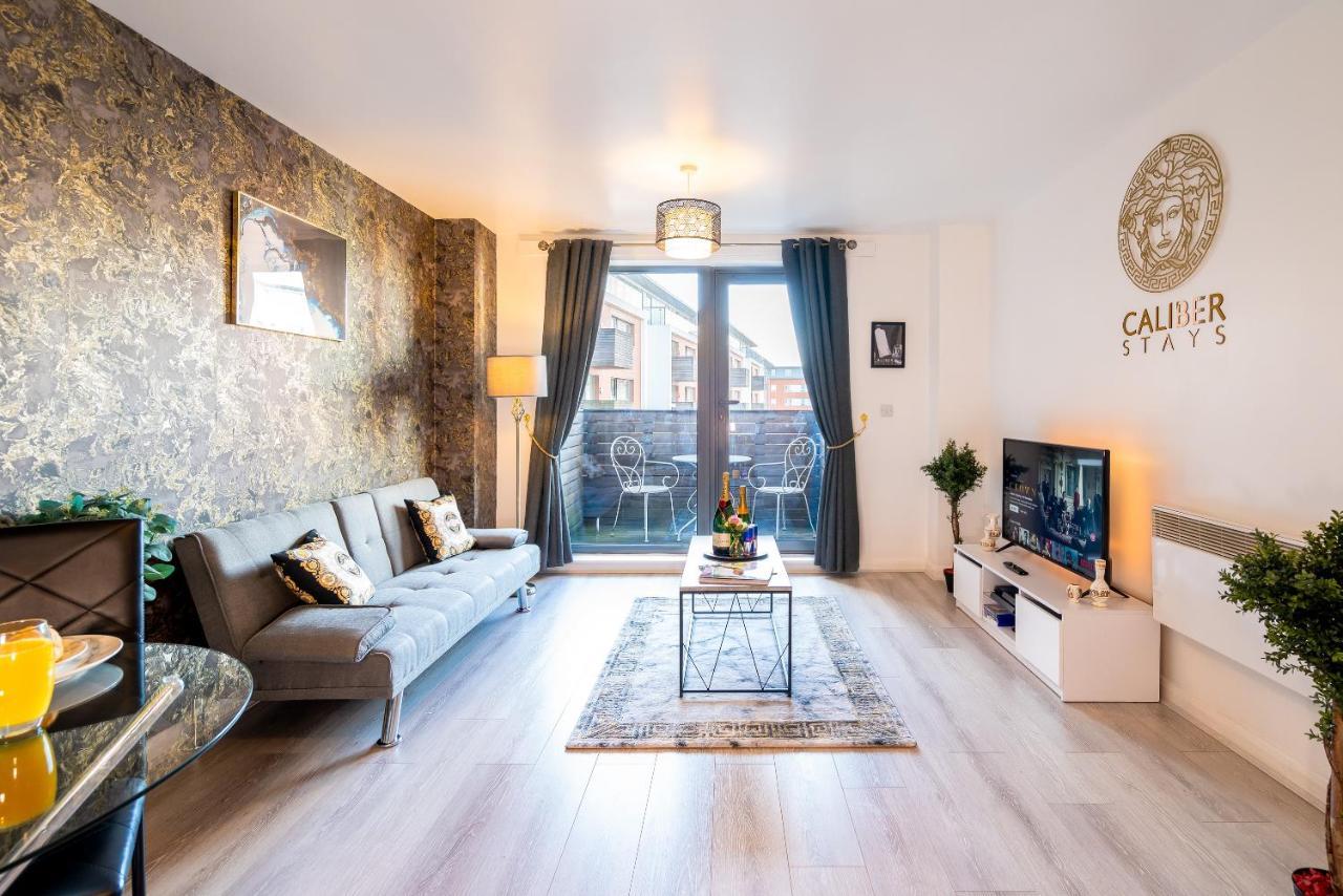 Caliber Stays Birmingham Bliss - Medusa Suite Apartments - Central 2-Bed Retreat - City Attractions, Sleeps 4, Free Netflix, Nearby Parking & Close Proximity - Bullring, Grand Central, The Cube - 5 Minutes Walk 외부 사진