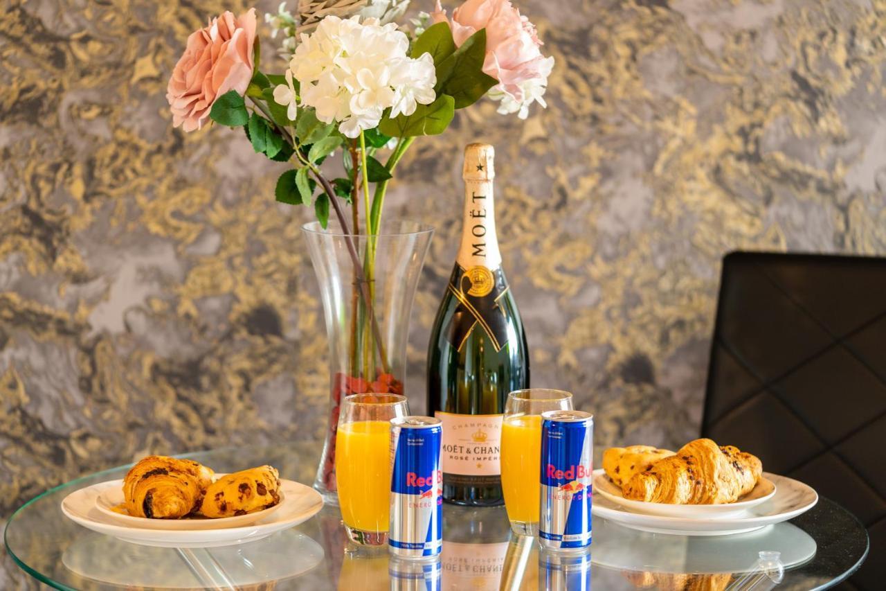 Caliber Stays Birmingham Bliss - Medusa Suite Apartments - Central 2-Bed Retreat - City Attractions, Sleeps 4, Free Netflix, Nearby Parking & Close Proximity - Bullring, Grand Central, The Cube - 5 Minutes Walk 외부 사진