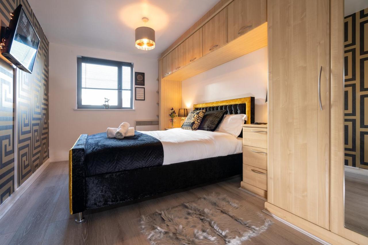 Caliber Stays Birmingham Bliss - Medusa Suite Apartments - Central 2-Bed Retreat - City Attractions, Sleeps 4, Free Netflix, Nearby Parking & Close Proximity - Bullring, Grand Central, The Cube - 5 Minutes Walk 외부 사진