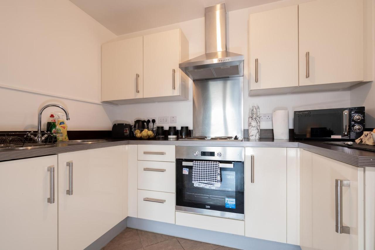 Caliber Stays Birmingham Bliss - Medusa Suite Apartments - Central 2-Bed Retreat - City Attractions, Sleeps 4, Free Netflix, Nearby Parking & Close Proximity - Bullring, Grand Central, The Cube - 5 Minutes Walk 외부 사진